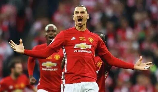 尽管他在场 尽管他在场